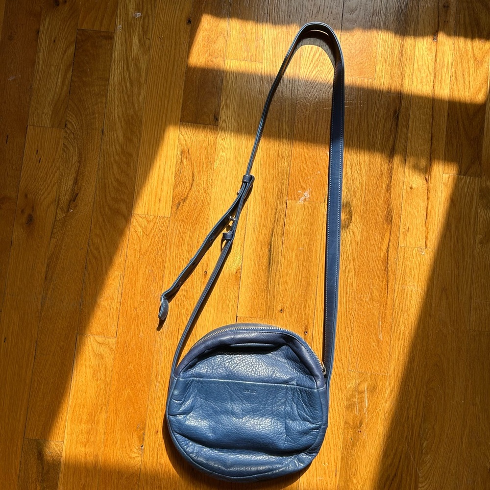 BAGGU Navy Round Leather Crossbody